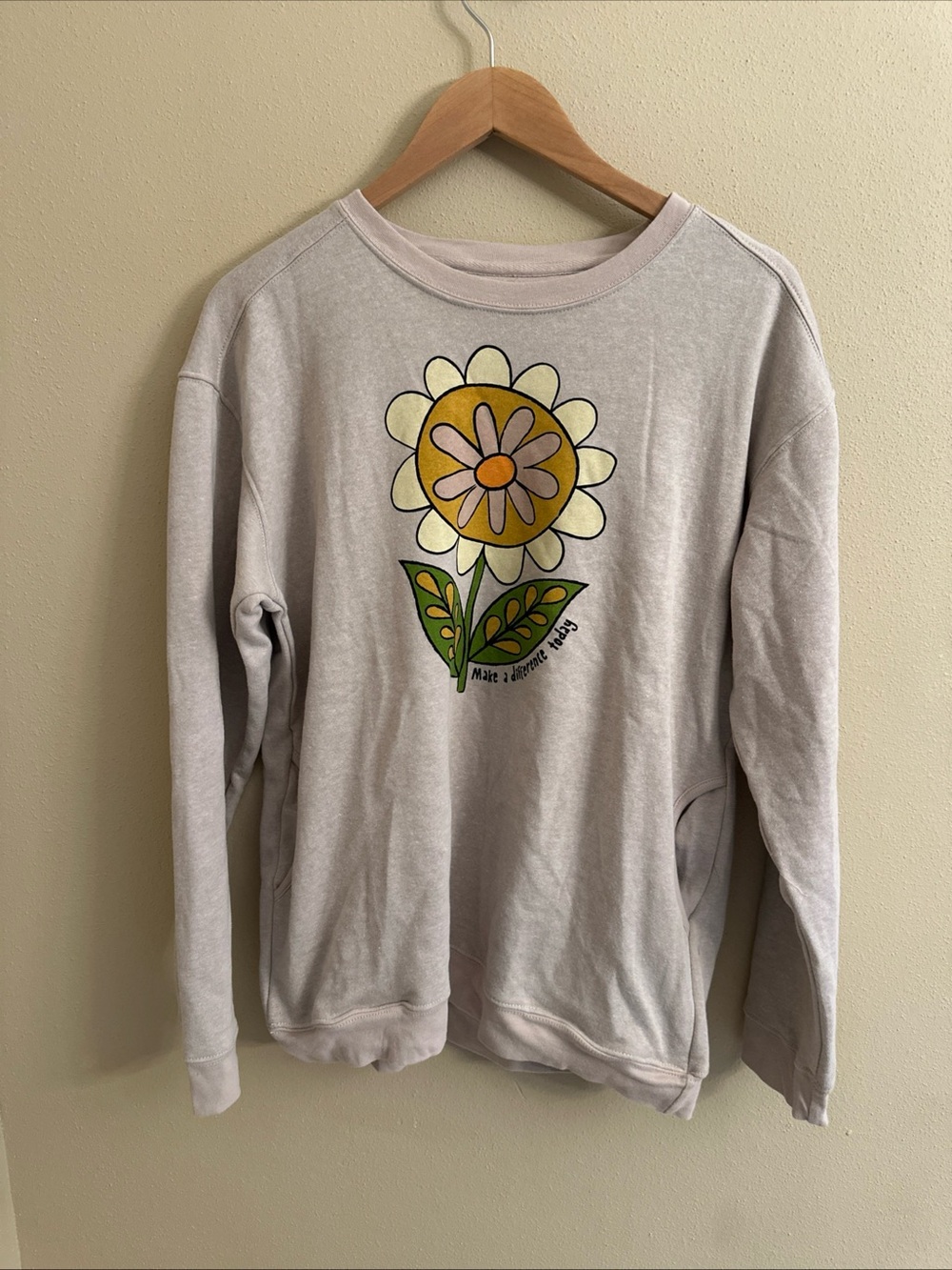 Natural Life "Make a Difference Today" crewneck sweatshirt pockets size small